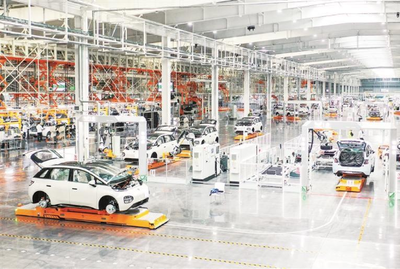 位于柳東新區(qū)內(nèi)的上汽通用五菱寶駿基地內(nèi)的島式精益制造工廠。記者 覃科 攝